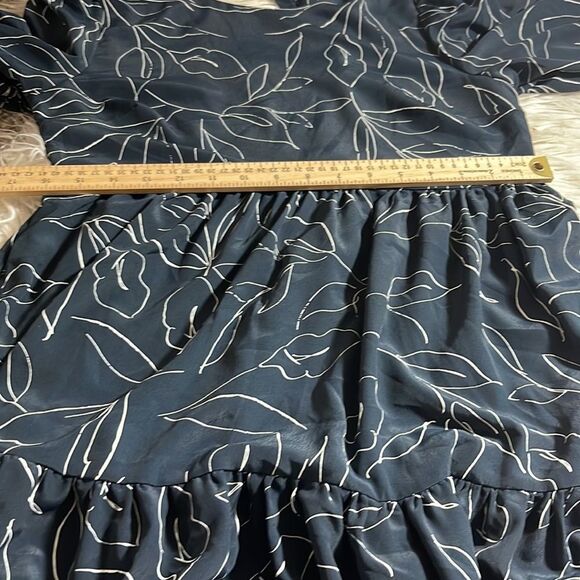 En Saison Dress Womens Size Small tiered floral puff-sleeve open back midi - Picture 8 of 11